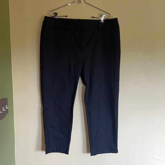LOFT Pants - Loft “Julie” Ankle Pants Black Size 14